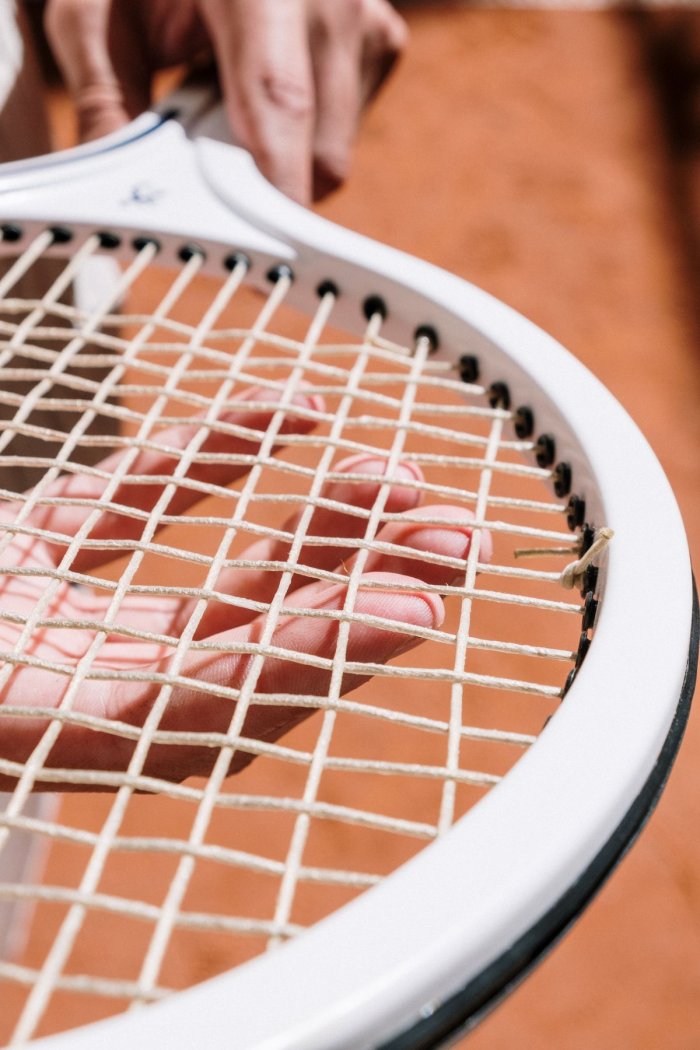 Restringing a tennis racket